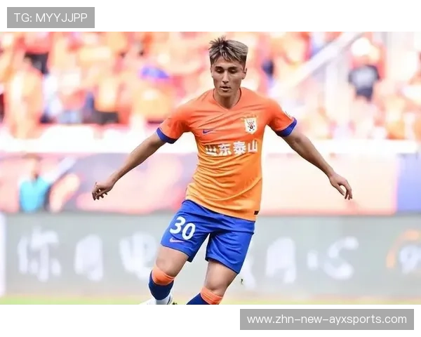 山东泰山阿卜杜肉苏力中路突破，助攻制胜球