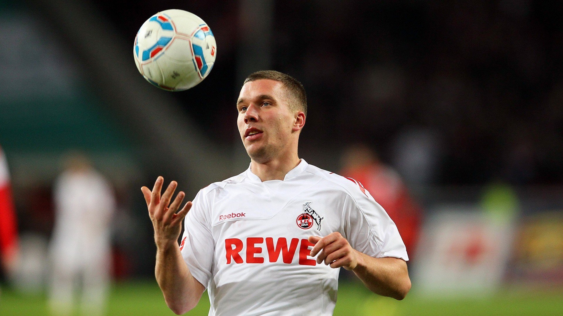 爱游戏app注册-罗马打出阵地战配合完成精彩进球，罗马队阵型