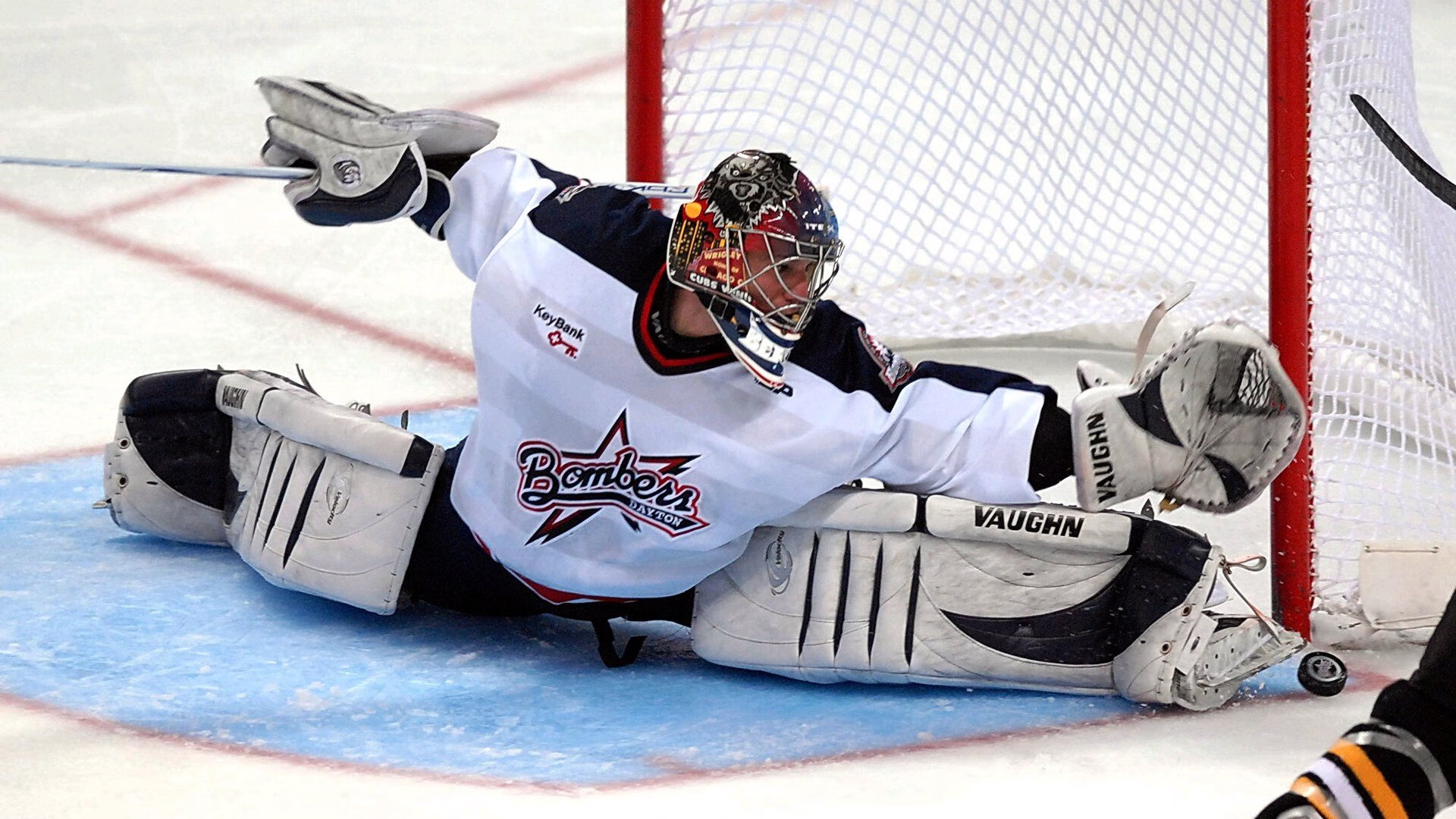 库里连中三记远投勇士再次反超比分,库里远投集锦